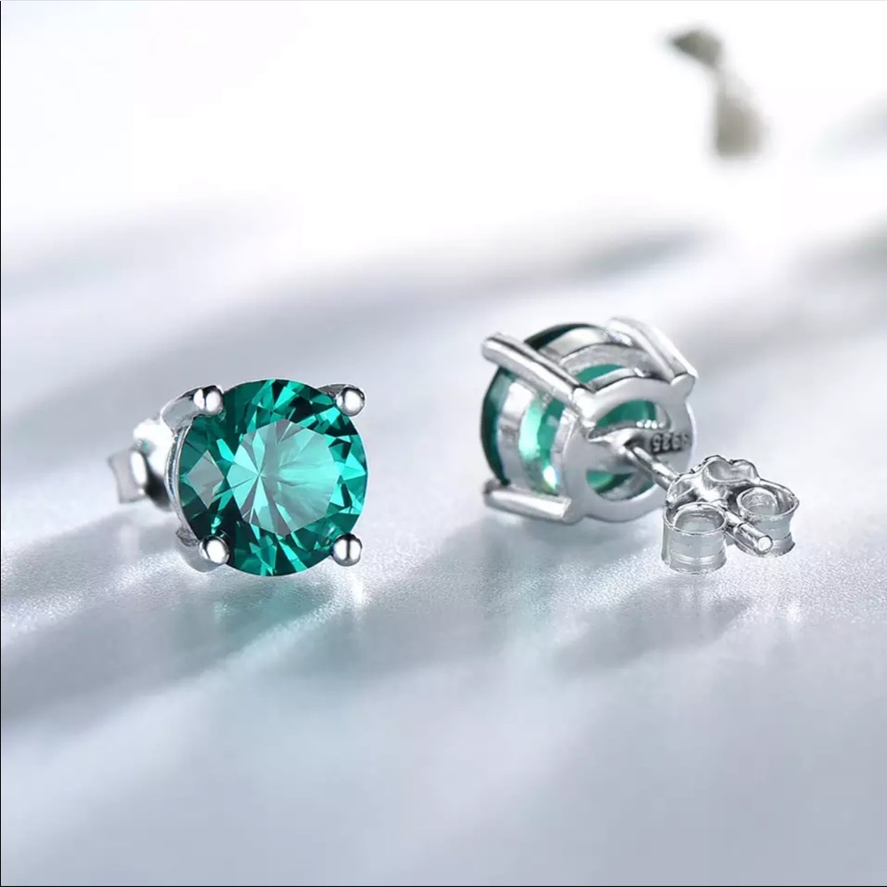 🌟 Sterling Silver 925 Emerald Stud Earrings